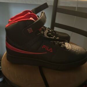 Men’s fila shoes size 8